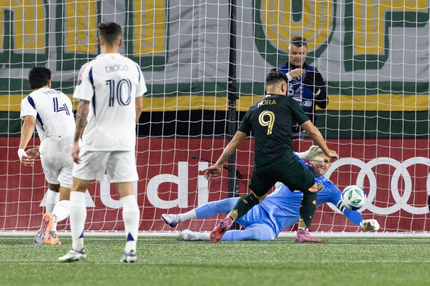 Mora scores 2 first-half goals and Portland Timbers beat Real Salt Lake 3-1 to advance in MLS playoffs
