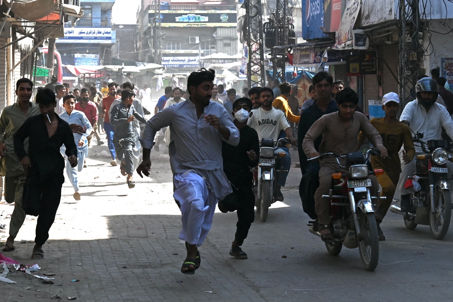 Pakistan bans hard-line Islamist party known for its fierce anti-blasphemy stance
